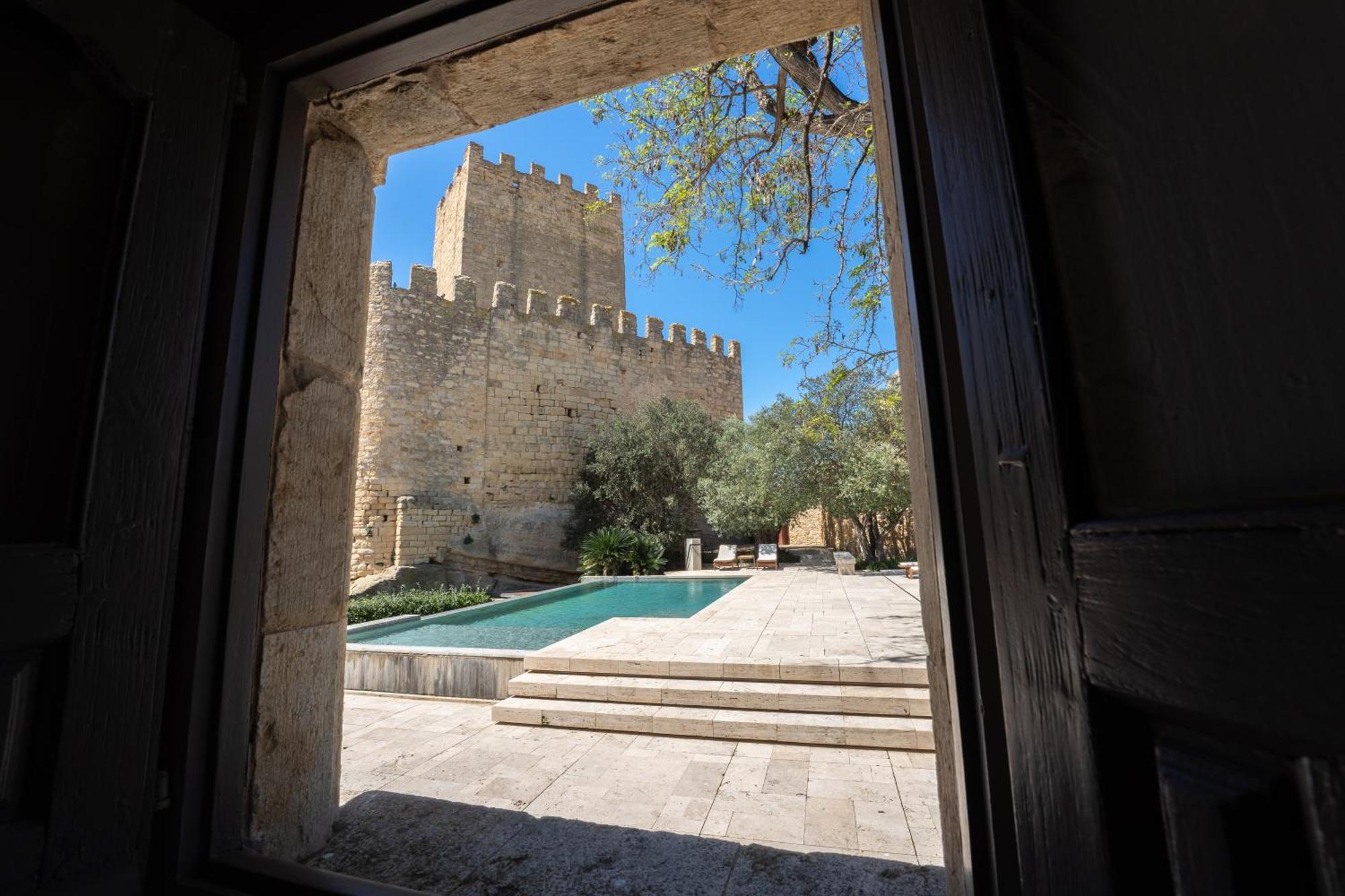 Deco - Casa Castell De Ператалада Екстериор снимка